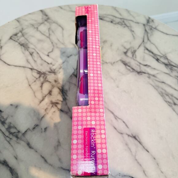 NEW Vintage Y2K BARBIE Rockin' Runway Electronic Fashion Designer Plates Set NIB - Picture 4 of 8